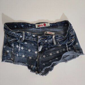 Star jean shorts 1st kiss